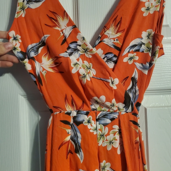 Floral Open Back maxi! - Picture 2 of 4